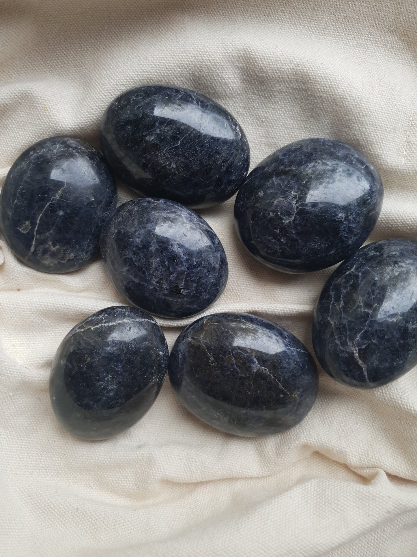Iolite Gallet Palm Stone