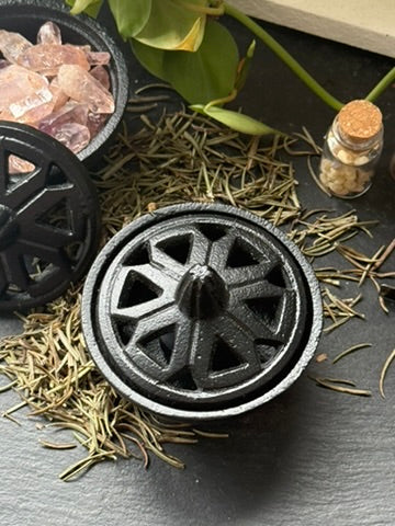 Cut-out Cast Iron With Lid